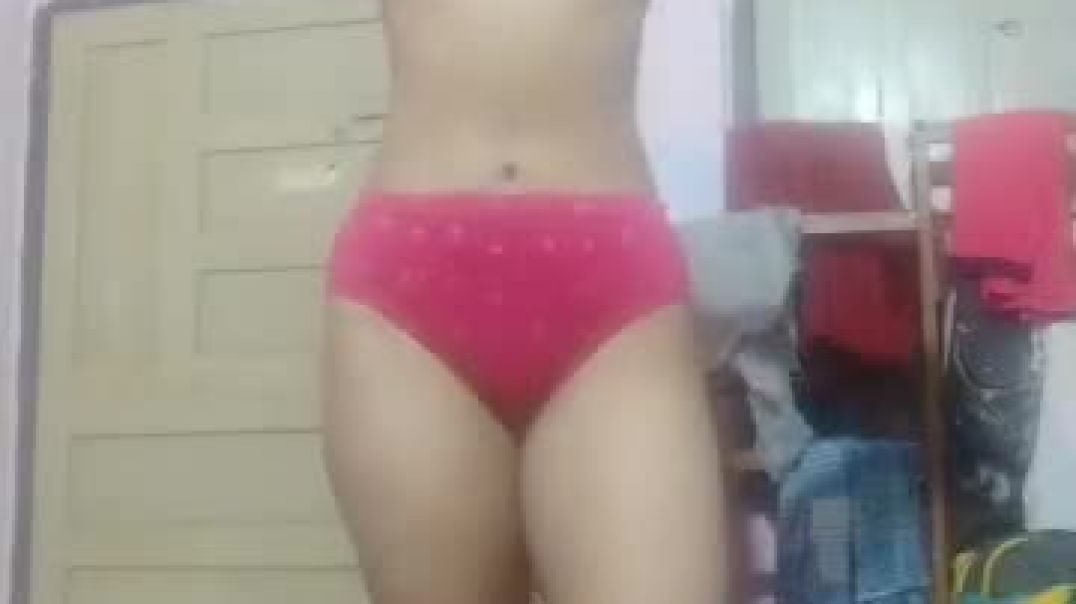 ⁣desi pak cute girl show clean small pussy and boobs