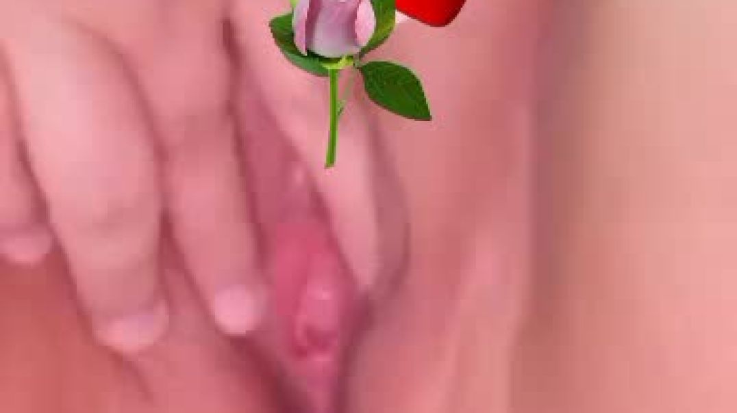 desi cute girl rubbed pink pussy /desi girl show pink choot wet pussy